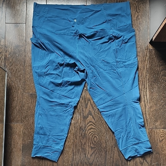 Athleta Teal Salutation Stash Ruch 7/8 Leggings - Picture 2 of 5